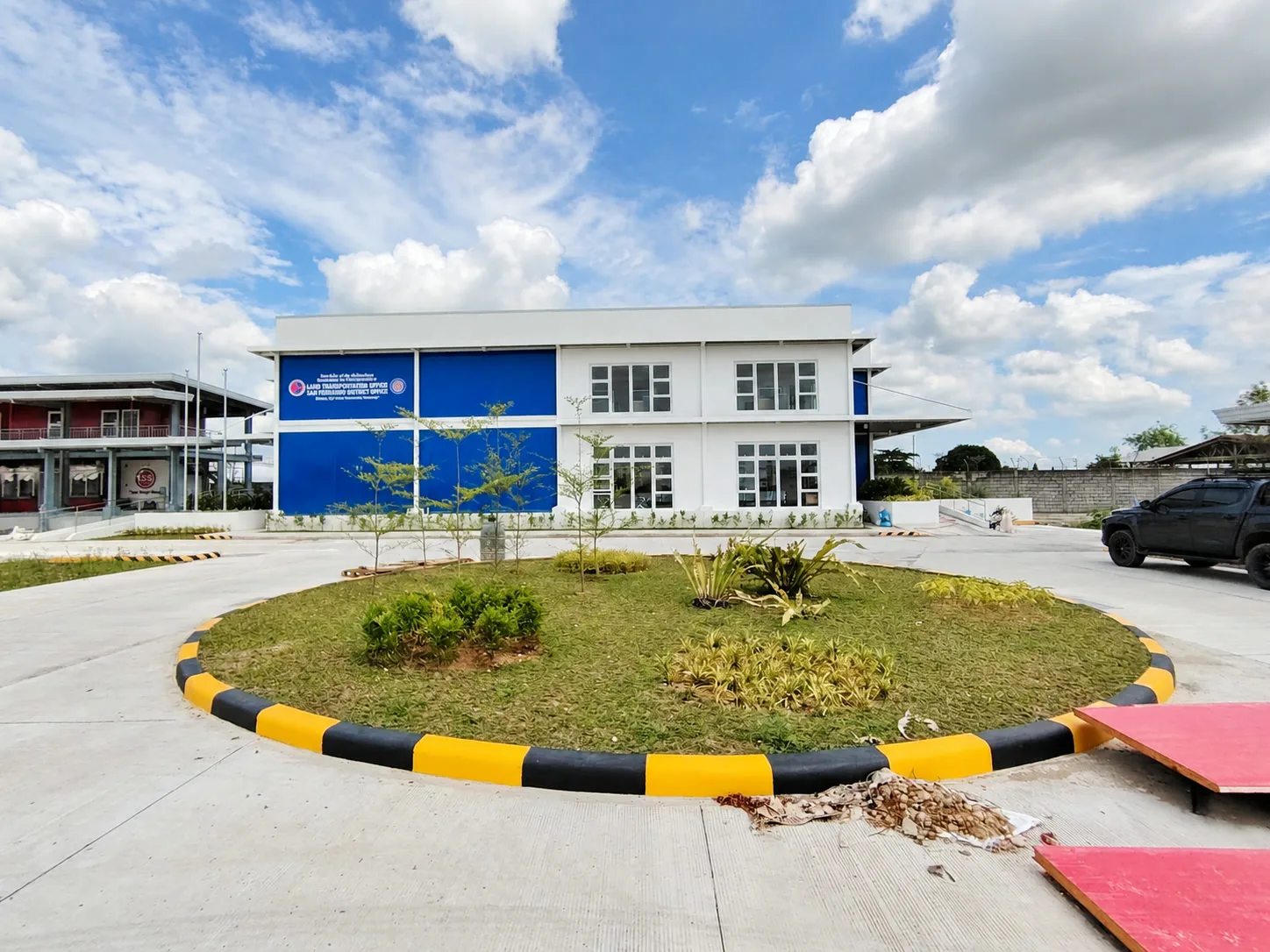 Landscaped civic arrival at LTO Alasas